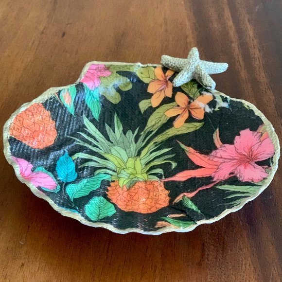 Scallop Shell Jewelry Keeper - Picture 2 of 3